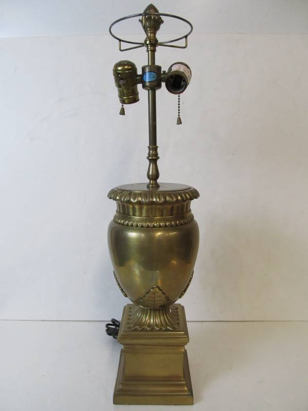 lot 60 image: Quality Vintage Solid Brass CHAPMAN Dual-Light Table Lamp