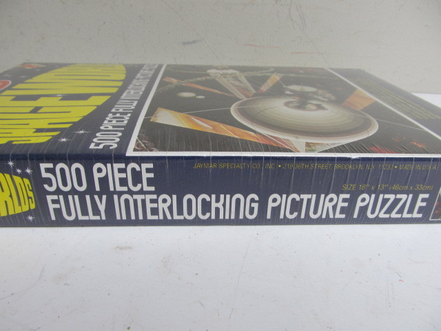 lot 61 image: Vintage NOS Jaymar SPACE WORLD Jigsaw Puzzle - 500 Pieces