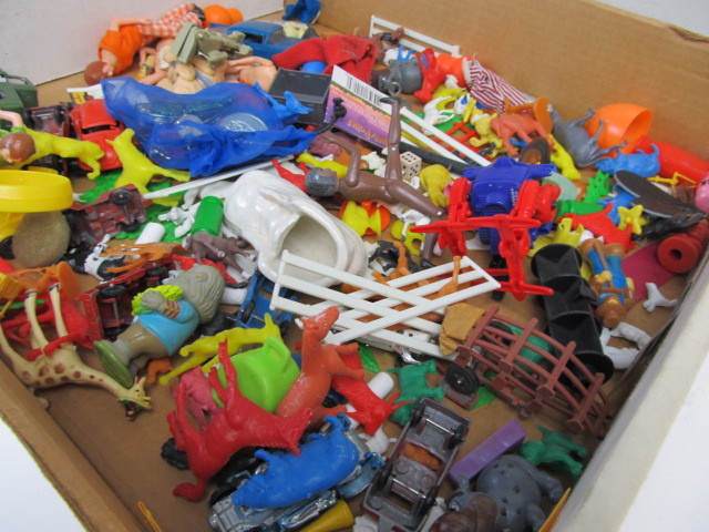 lot 68 image: Large Lot of Assorted Vintage 1970s-80s Toys