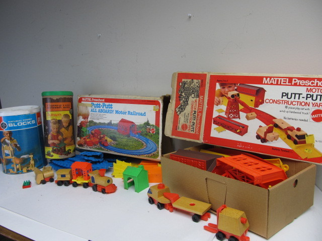 lot 69 image: Large Lot of Vintage Kids Toys