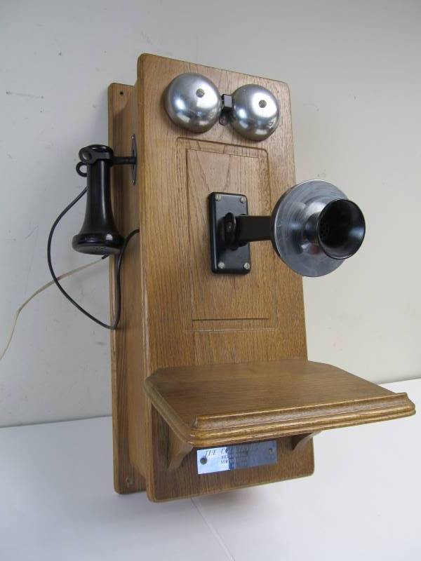 lot 83 image: Antique Style 1976 Wall Telephone - The Country Phone