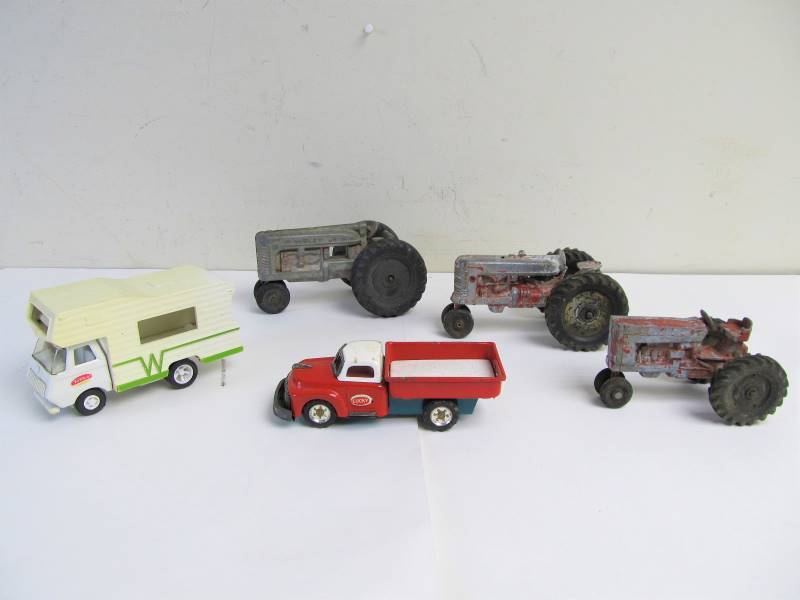 lot 85 image: Group of Vintage Toy Tractors & Trucks