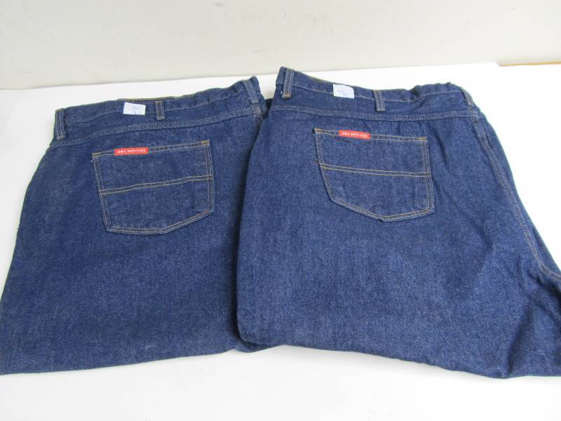 lot 124 image: 2 Pair of NEW Mens Jeans - 48 x 32