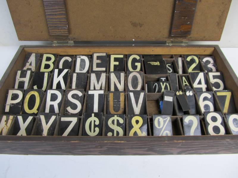 lot 137 image: Great Set of Antique Metal Sign Hanging Letters wCase