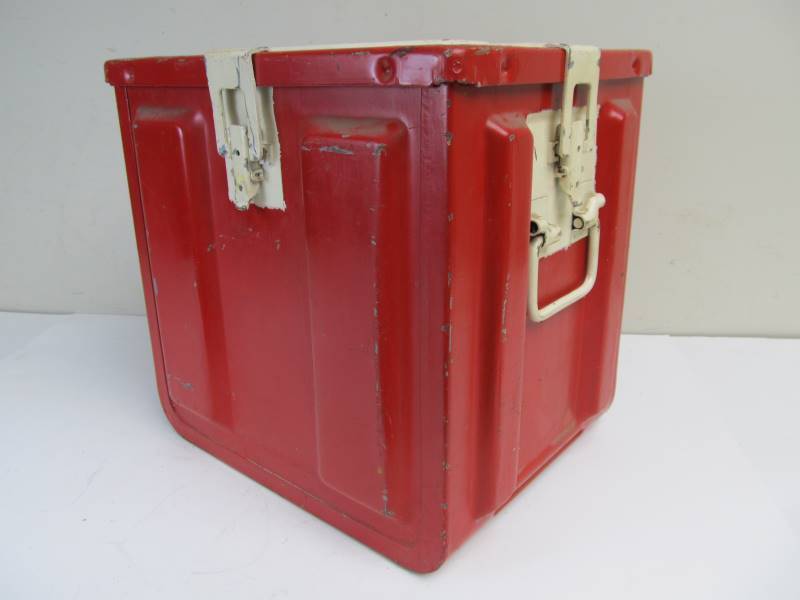 lot 139 image: Large Vintage Heavy Duty Steel Military Ammo Crate