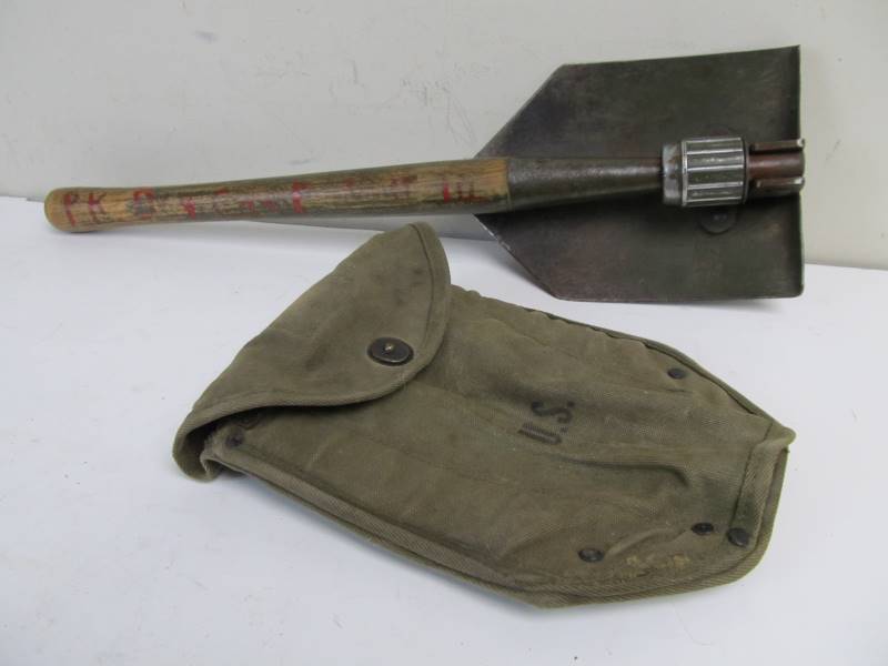 lot 140 image: Vintage 1945 WW2 Folding Foxhole Shovel wCover