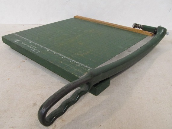 lot 186 image: Vintage Industrial Green Premier Brand Paper Cutter