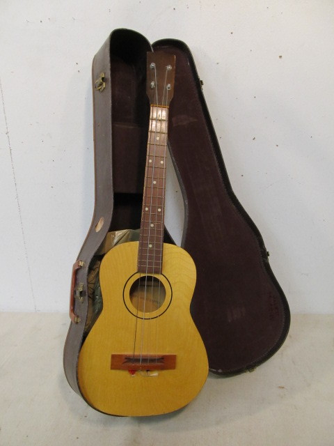lot 188 image: Vintage 1950s-60s Ukulele wCase