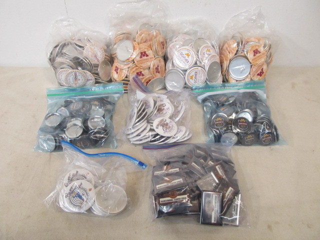 lot 194 image: HUGE Lot of MN Golden Gophers Homecoming Buttons