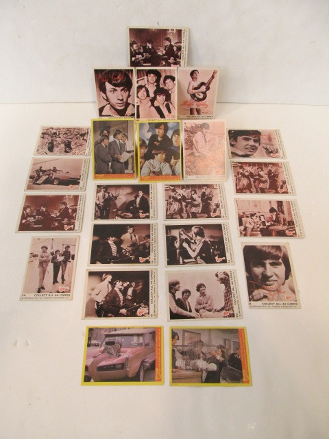 lot 198 image: Lot of Vintage 1960s MONKEES Trading Cards