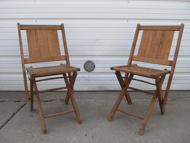 lot 201 image: Pair of Vintage 1930s Era Wooden Folding Chairs