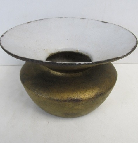 lot 242 image: Original Antique Cast Iron Saloon Style Spittoon 