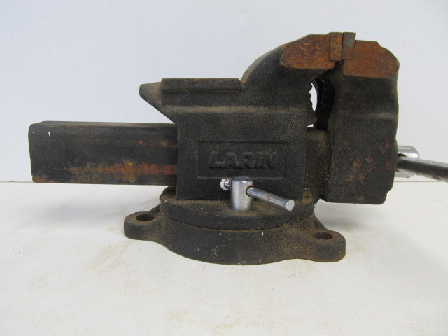 lot 249 image: Vintage Bench Top Swivel Vise