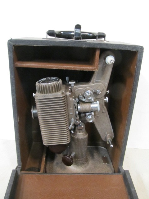lot 185 image: Vintage Revere 8 Projector wCase