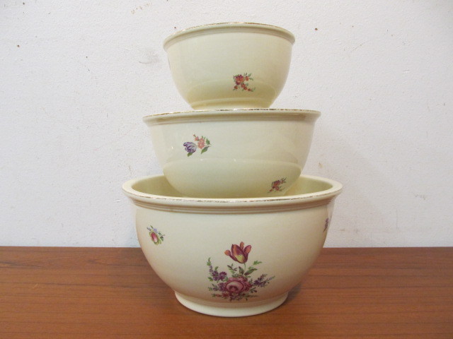 lot 233 image: Vintage Household Institute Priscilla Ovenware Set of Mixing Bowls
