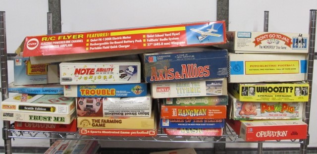 lot 278 image: LARGE Lot of Vintage Board Games #1