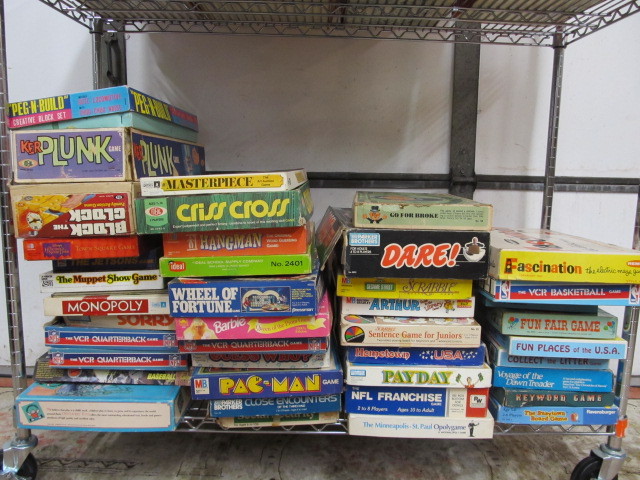 lot 279 image: LARGE Lot of Vintage Board Games #2