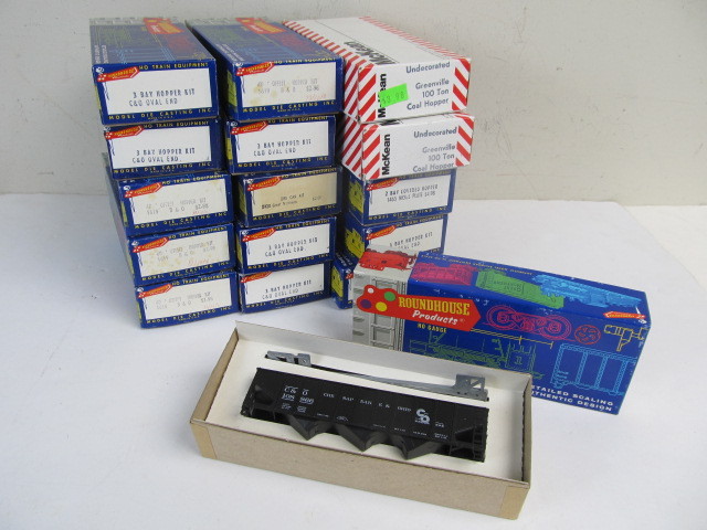 lot 130 image: Large Lot of Mint in Box HO Train Cars