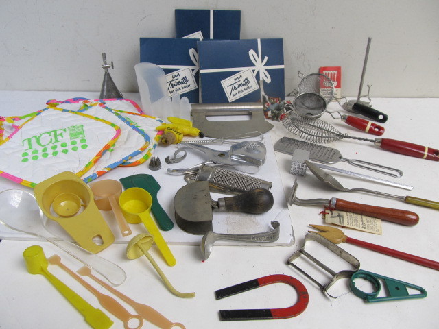 lot 158 image: Large Lot of Vintage Kitchen Utensils etc