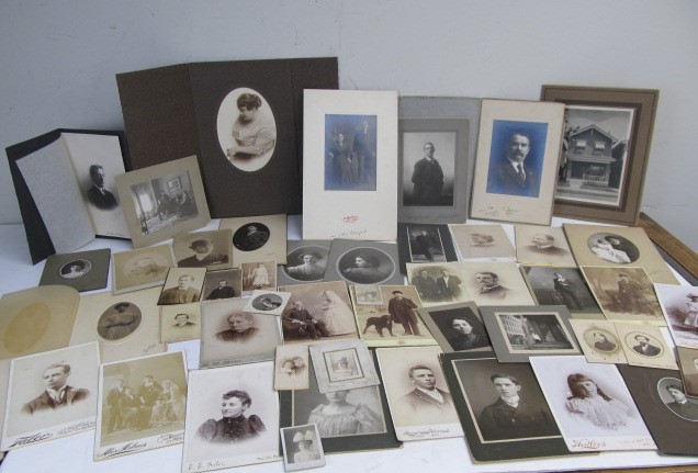 lot 159 image: Lot of Antique Photographs