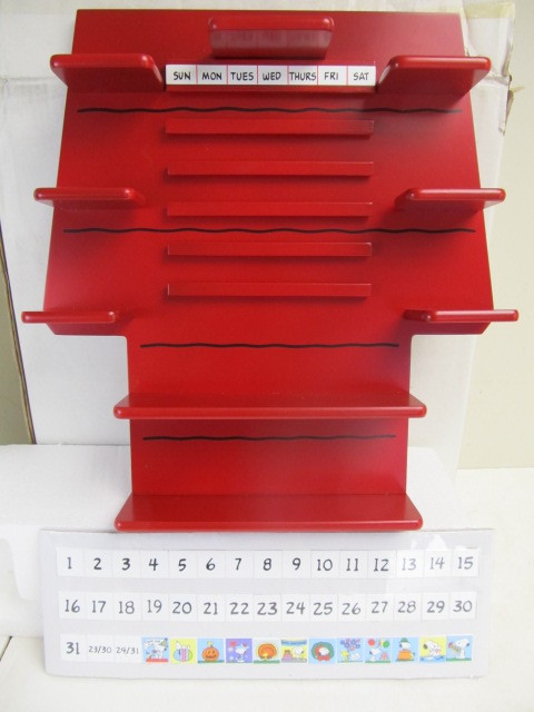 lot 163 image: Large NEW IN BOX Danbury Mint SNOOPY Display Calendar