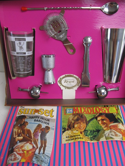 lot 165 image: NOS Vintage Mid Century MR. BARTENDER Bar Set