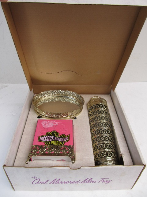 lot 166 image: NOS Vintage Vanity Dresser Set