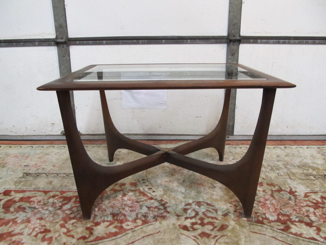 lot 1 image: Mid Century LANE Sculpted Walnut Side Table