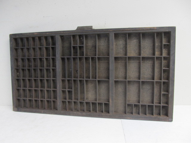 lot 4 image: Antique HAMILTON Printers Tray