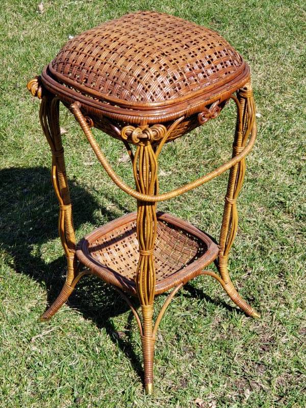 lot 9 image: Antique Victorian Wicker Sewing Basket Stand