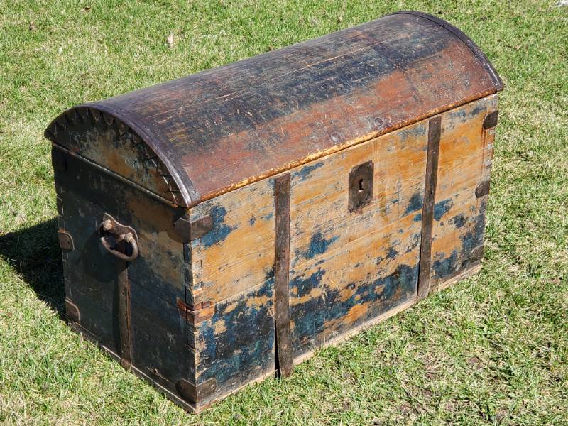 lot 10 image: Antique Immigrant Dome Trunk with Exceptional Patina