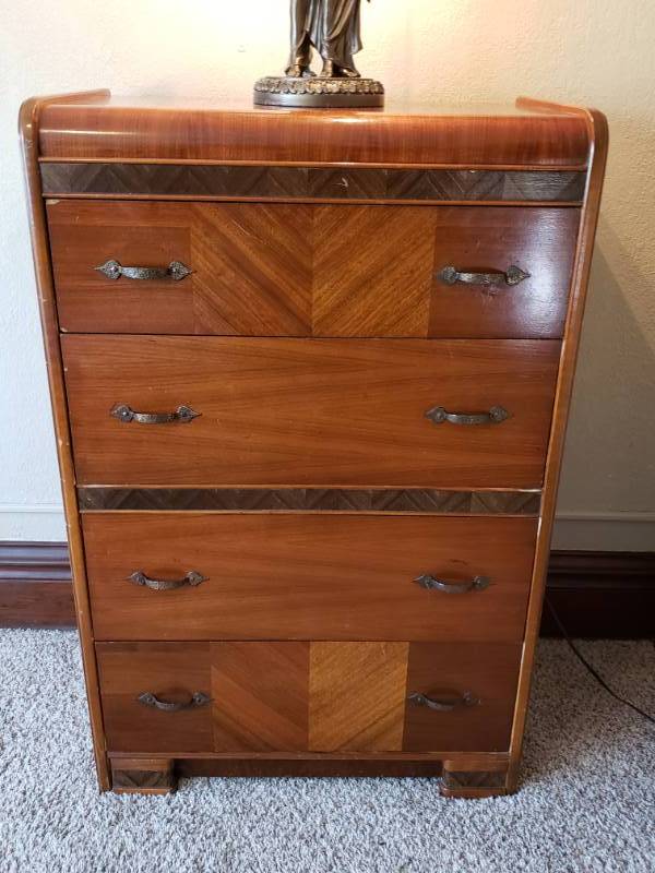 lot 14 image: Vintage Waterfall Tallboy Dresser