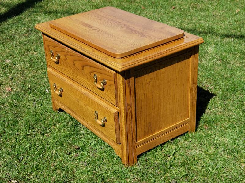 lot 27 image: Solid Oak Entertainment Stand with Lazy Susan