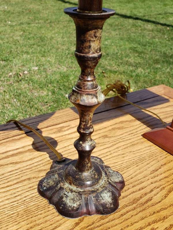 lot 28 image: Group of (3) Table Lamps