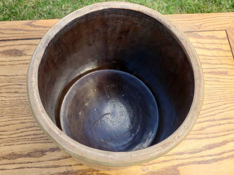 lot 30 image: Red Wing Target  Bee Sting 2 Gallon Crock