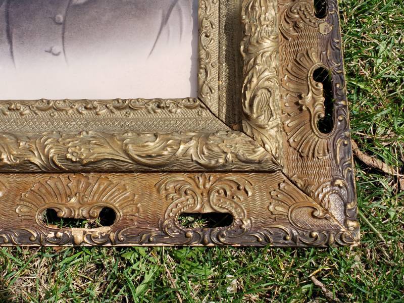 lot 37 image: Antique Framed Portrait