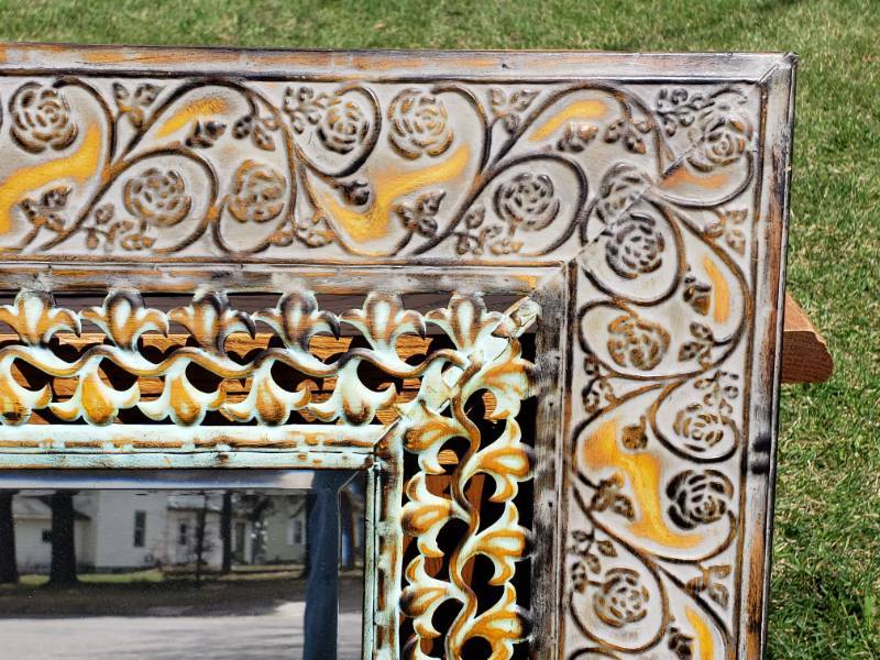 lot 49 image: Decorative Contemporary Metal Wall Mirror