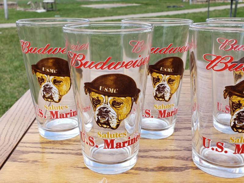 lot 55 image: (8) US Marine Salutes Budweiser Glasses  Tumblers