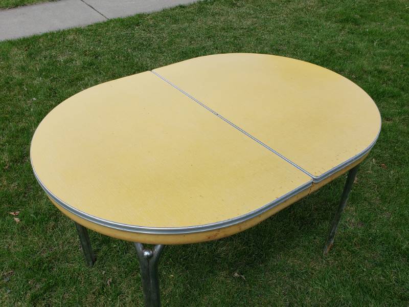 lot 57 image: Vintage Formica and Chrome Table