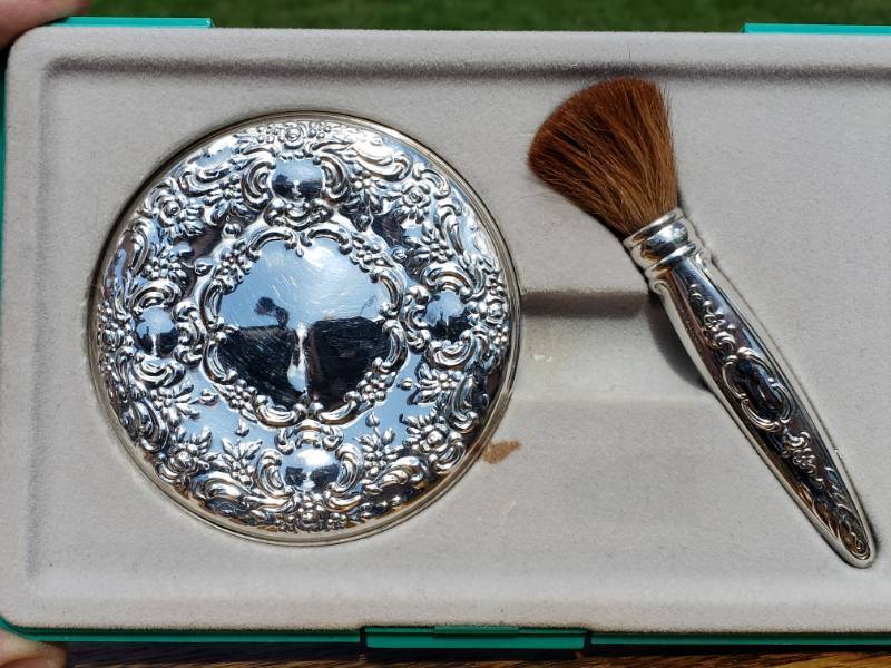 lot 62 image: Elegant Towle Sterling Silver Mirror and Brush Make-up Kit