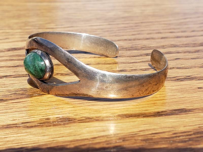 lot 73 image: Mexican Sterling Silver Malachite Southwest Bracelet