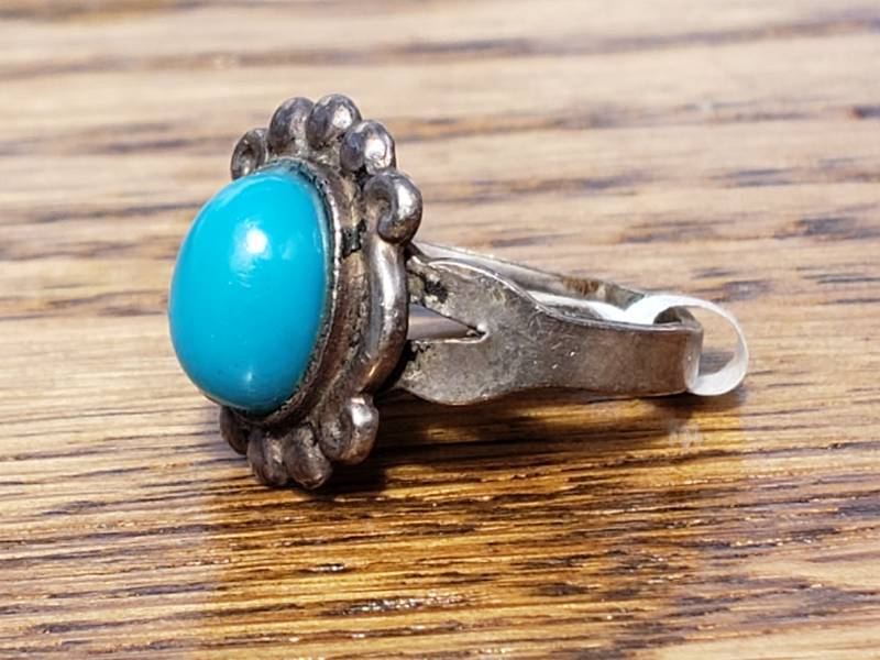 lot 75 image: Beautiful Turquoise Sterling Silver Southwest Ring