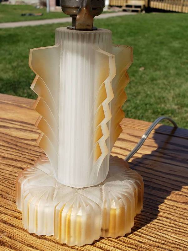 lot 27A image: Vintage Art Deco Frosted Glass Boudoir Lamp with Glass Shade
