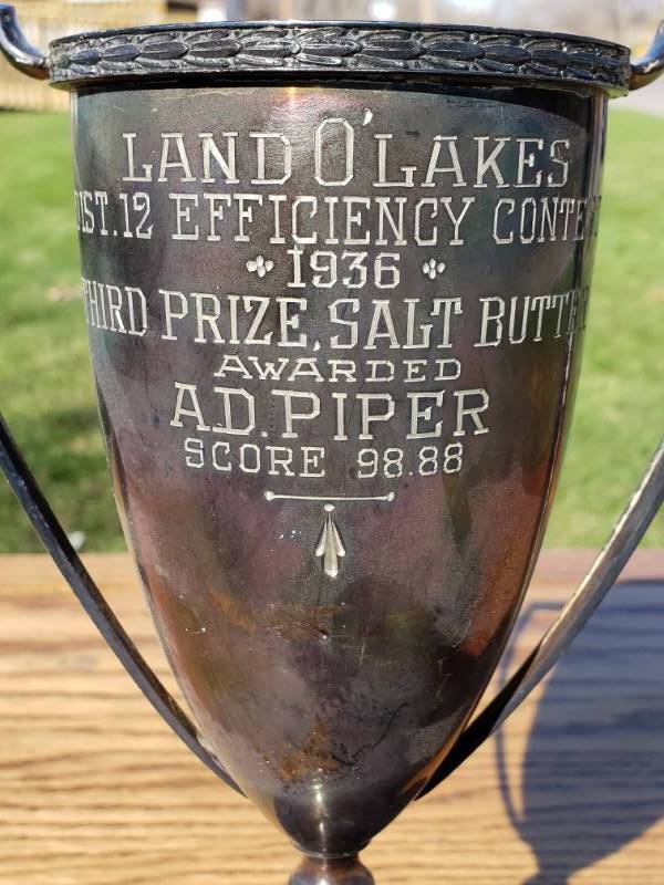 lot 85 image: 1936 Land O Lakes 3rd Place Trophy for Salt Butter