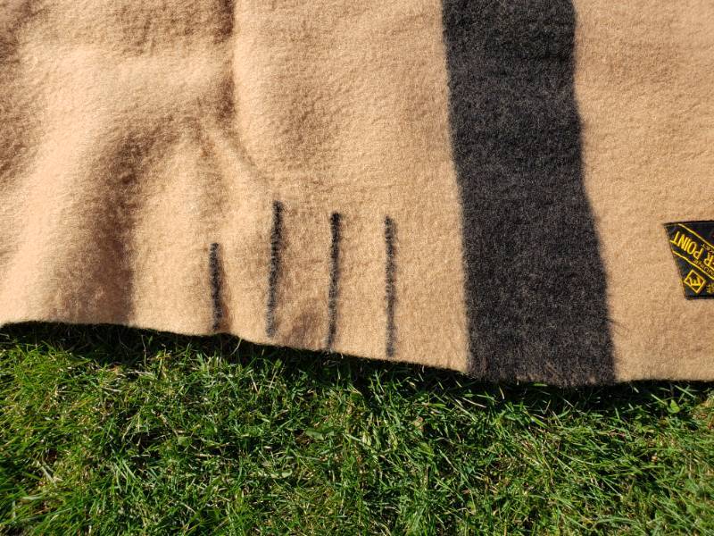 lot 91 image: Vintage Trapper Point 3 12 Point 100% Wool Trade Blanket
