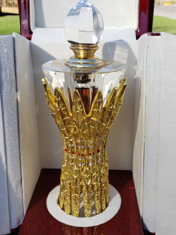lot 94 image: Very High-end Perfume in a Fancy Bottle and Display Box Possibly Saudia Arabia