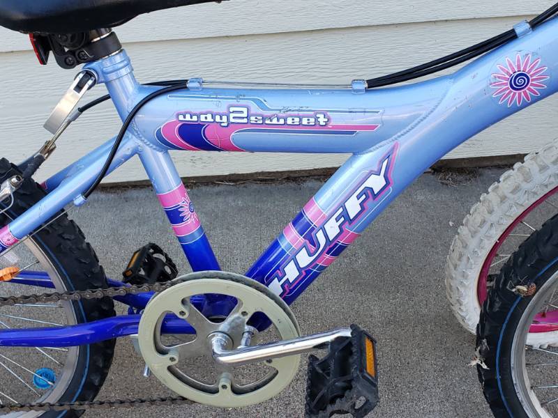 lot 102 image: (2) Girls Bicycles Huffy and Kent