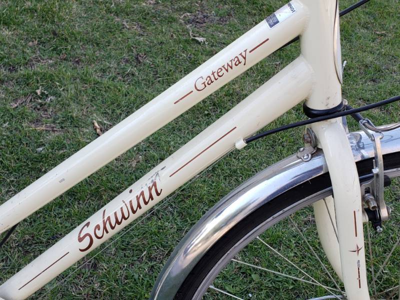 lot 101 image: Schwinn Ladies Gateway Bicycle