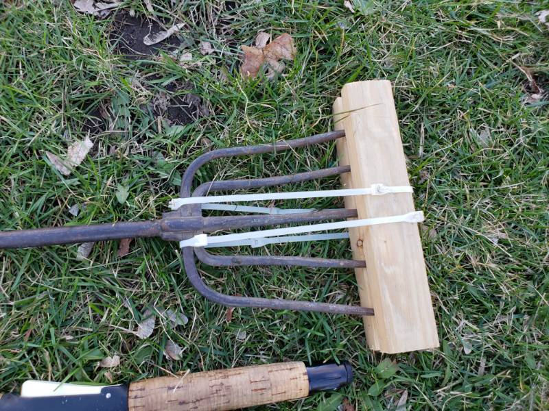 lot 104 image: Vintage Fishing Spear Rod & Reel