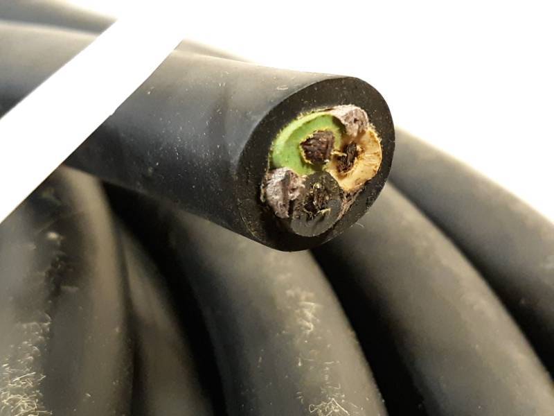 lot 20 image: Roll of 200 of 123 600V Copper Wire Cable